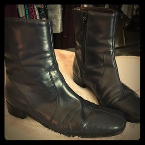 EUC - Bene Trovato Navy boots!!